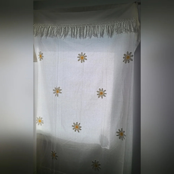 Vintage Handmade Cotton Single Curtain W Yellow Crocheted Daisies 70' W x 69' L‎ - Picture 2 of 7